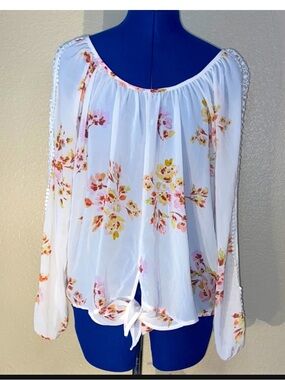 Cream Floral Tie-Hem Peasant Blouse with Crochet Shoulders Size L